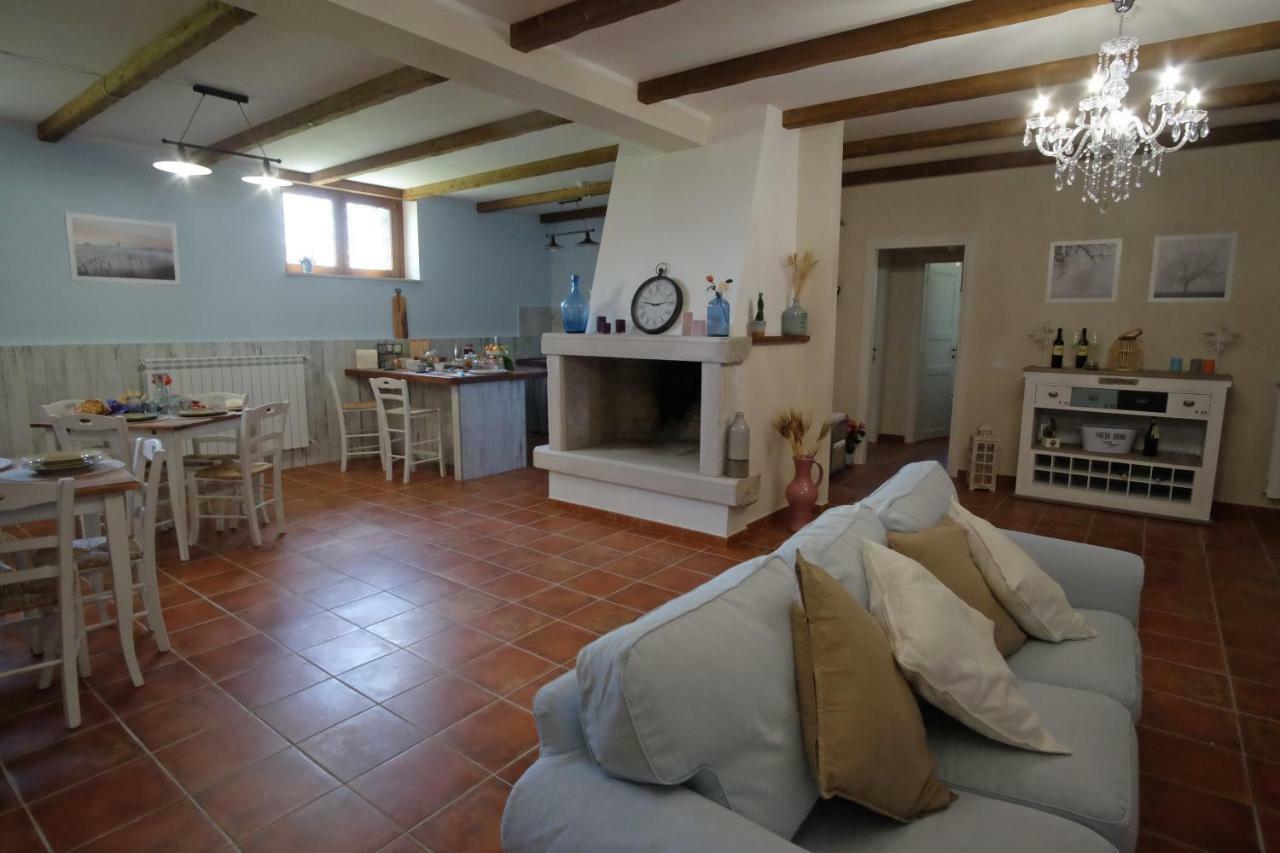 L'Orto Sul Poggio Bed & Breakfast Sutri Bagian luar foto